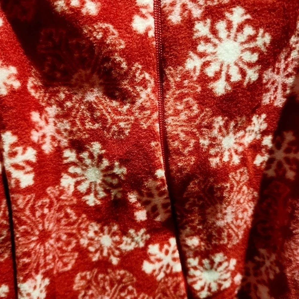 NWT Faded Glory Red Snowflake Christmas Footed Onsie Baby Size 3-6M Warm New